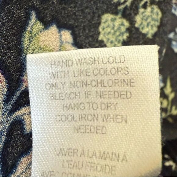 DR2 by Daniel Rainn Plus 3X Ditsy Floral Belted Shorts with Pockets & Stretch - Picture 7 of 9